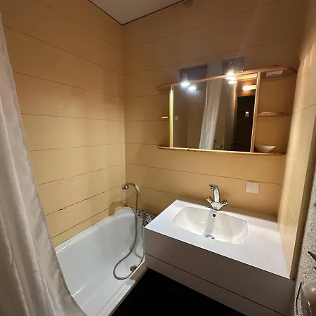 Cosy A 80m Des Remontees Et 100m Des Commerces A - Fr-1-356-198
